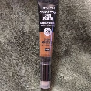 076 Caramel Revlon Colorstay Skin Awaken 5-in-1 Concealer